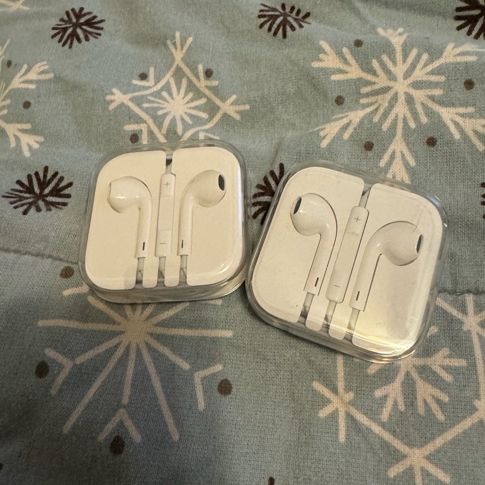 Apple Corded Earphones 3.5mm Headphone Jack Set of 2